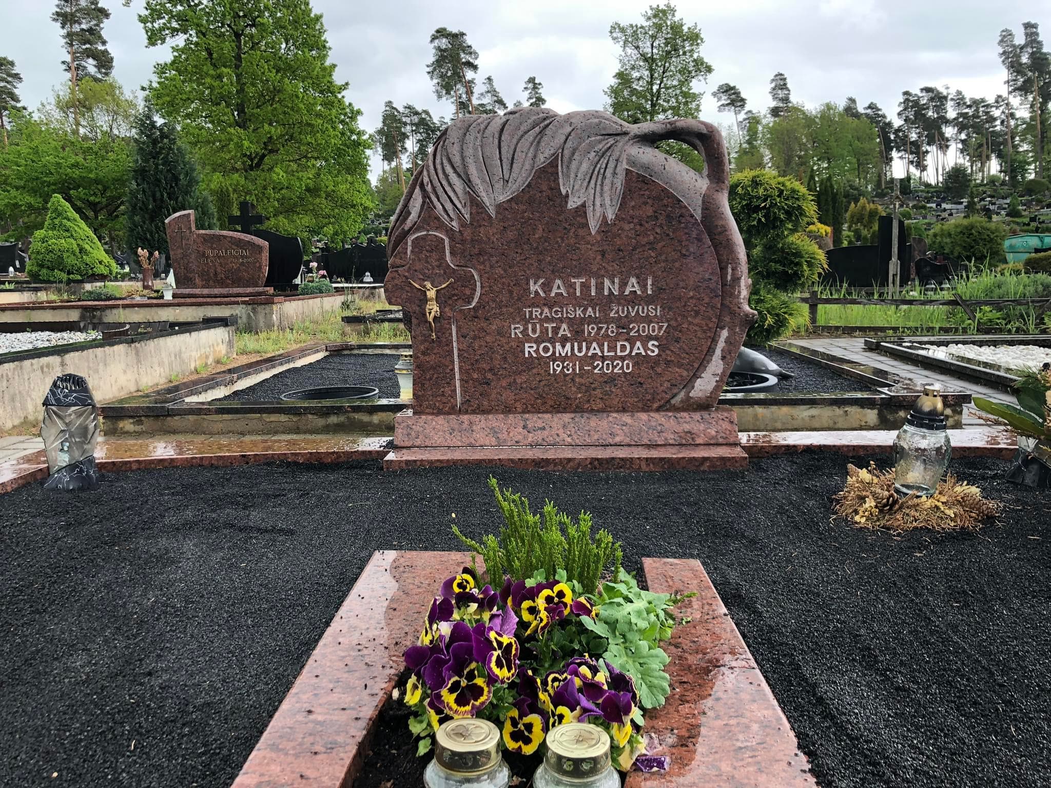 Rankų darbo akmens raidžių kalimas – pavyzdys 9